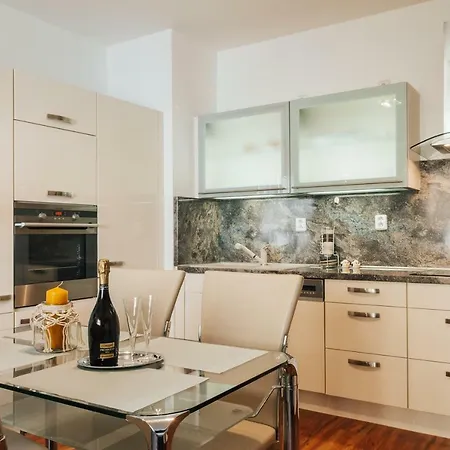 Nobless Apartment *